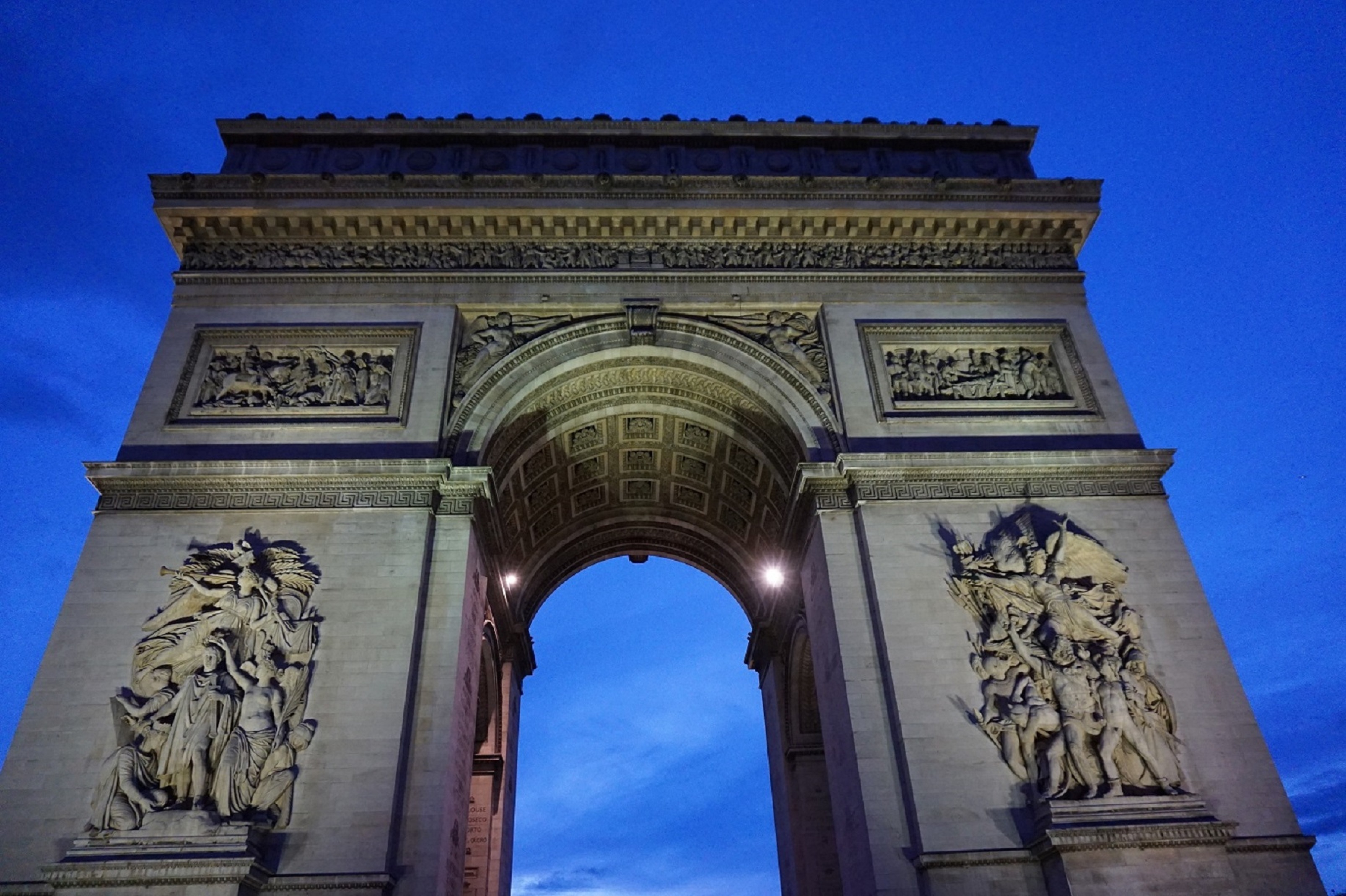 Арка агентство. Триумфальная арка в Париже рельеф. Триумфальная арка Париж барельефы. Триумфальная арка (Флоренция). Триумфальная арка Париж сюжеты рельефов.